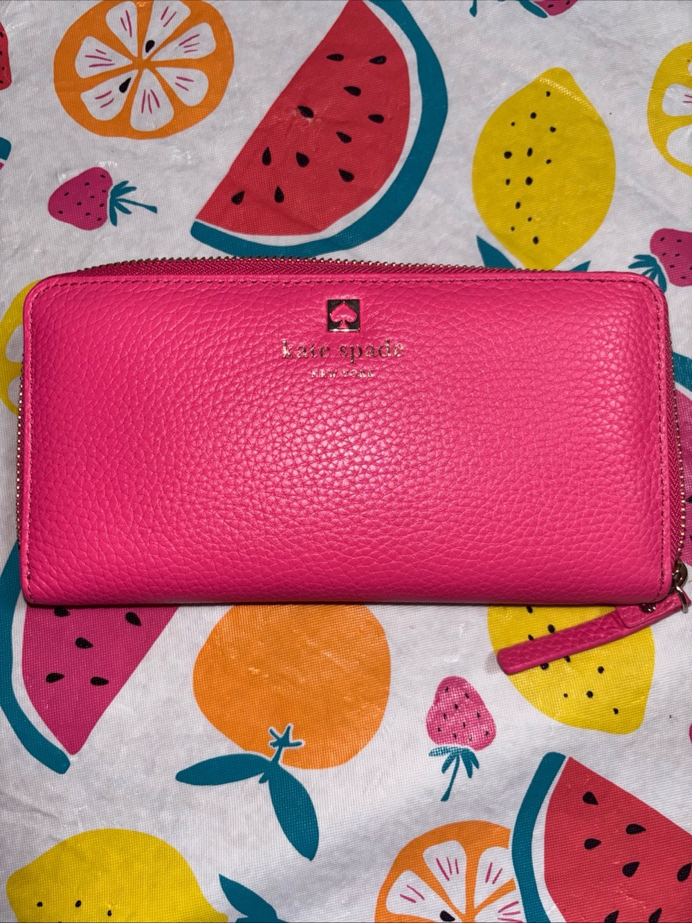 Kate Spade New York NWOT Hot Pink Leather Zip Wallet